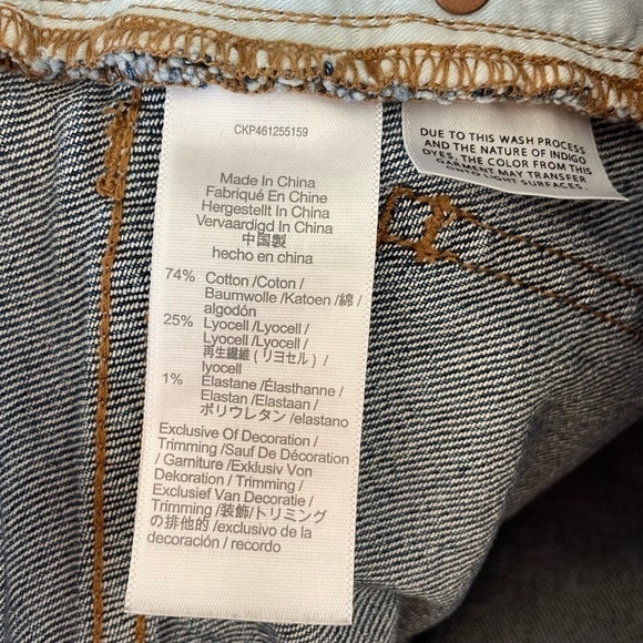 Madewell The Perfect Jean Short in Burnett Wash: TENCEL Lyocell Edition, Size 26 - Picture 7 of 8